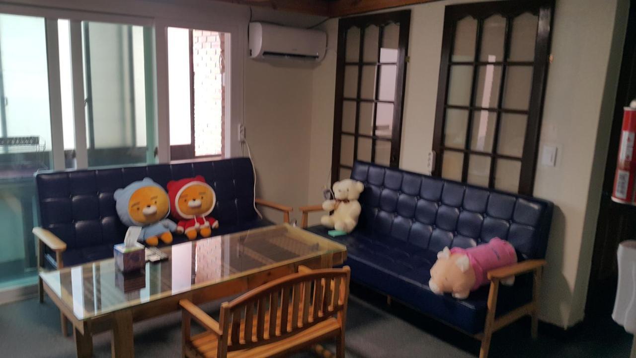 Able Guesthouse Hongdae Seoul Exterior photo